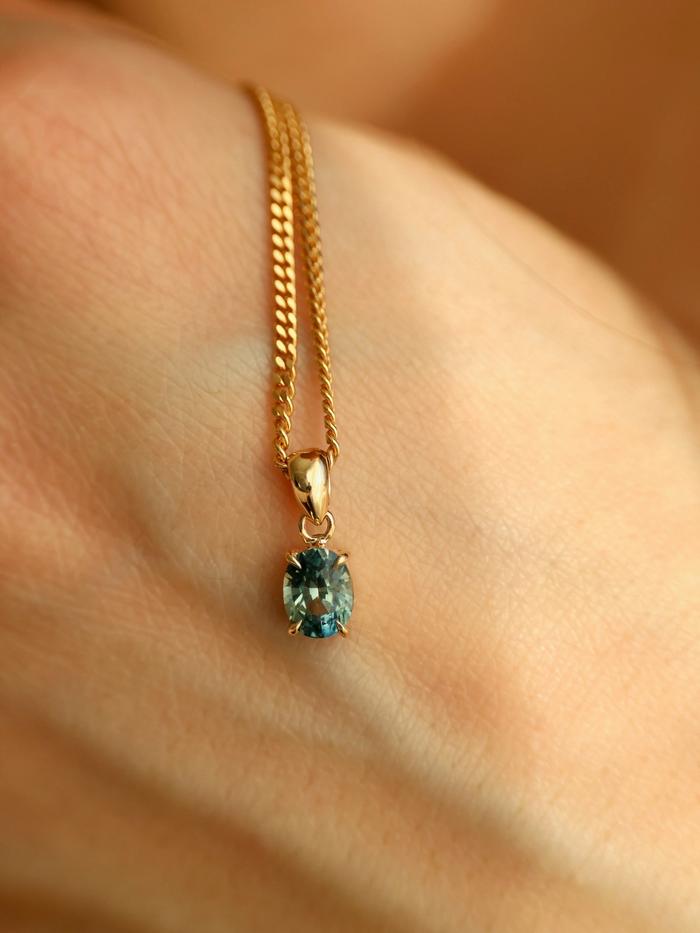 Nangi fine jewelry - teal / Peacock pendant in yellow gold