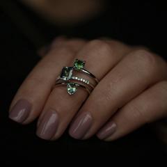 Nangi fine jewelry - green sapphire ring in white gold