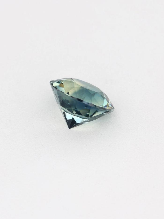 Nangi fine jewelry - green gemstone in gold