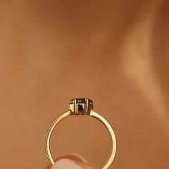 Nangi fine jewelry - green ring in yellow gold