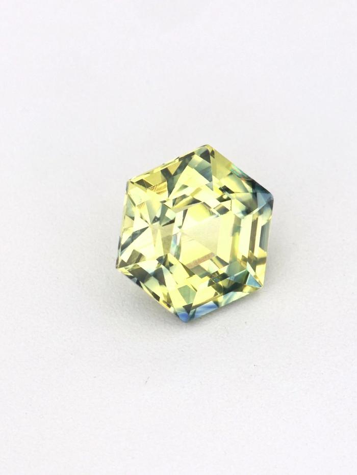 Nangi fine jewelry - yellow gemstone in gold