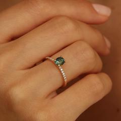 Nangi fine jewelry - teal / Peacock sapphire ring in yellow gold
