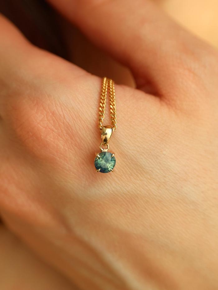 Nangi fine jewelry - teal / Peacock pendant in yellow gold