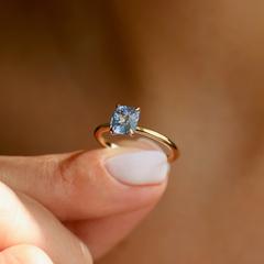 Nangi fine jewelry - blue ring in yellow gold
