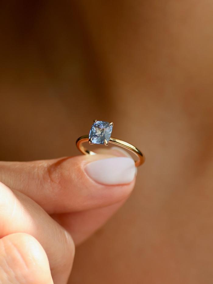 Nangi fine jewelry - blue ring in yellow gold