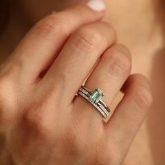 Nangi fine jewelry - green ring in white gold