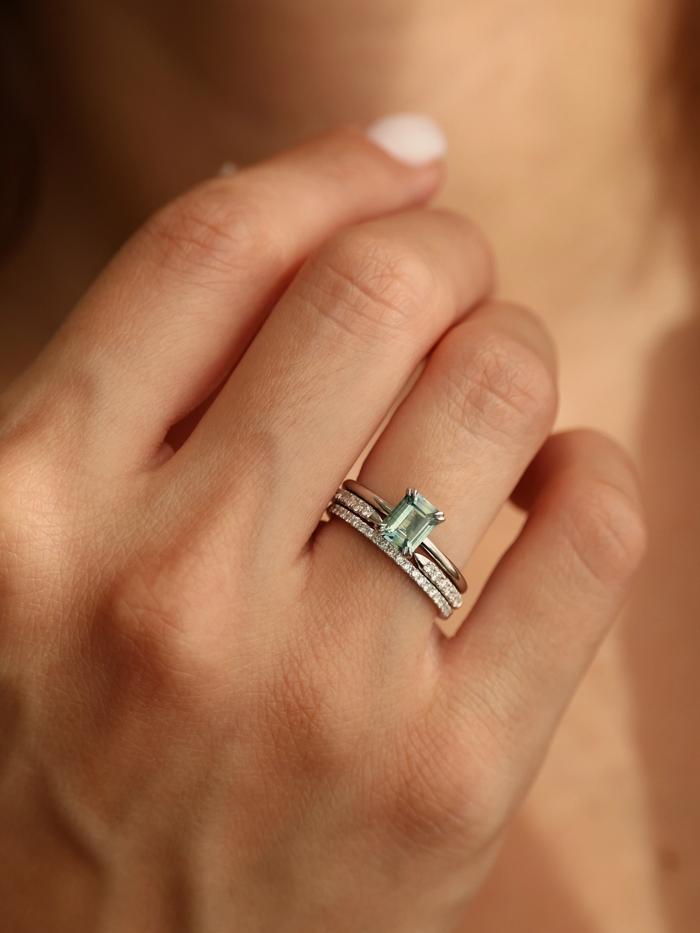 Nangi fine jewelry - green ring in white gold
