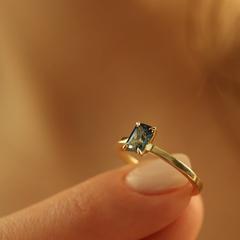 Nangi fine jewelry - blue ring in yellow gold