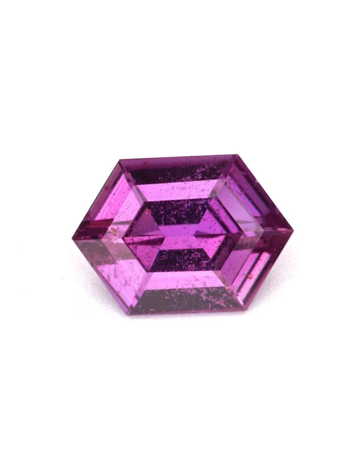Nangi fine jewelry - pink sapphire gemstone in gold