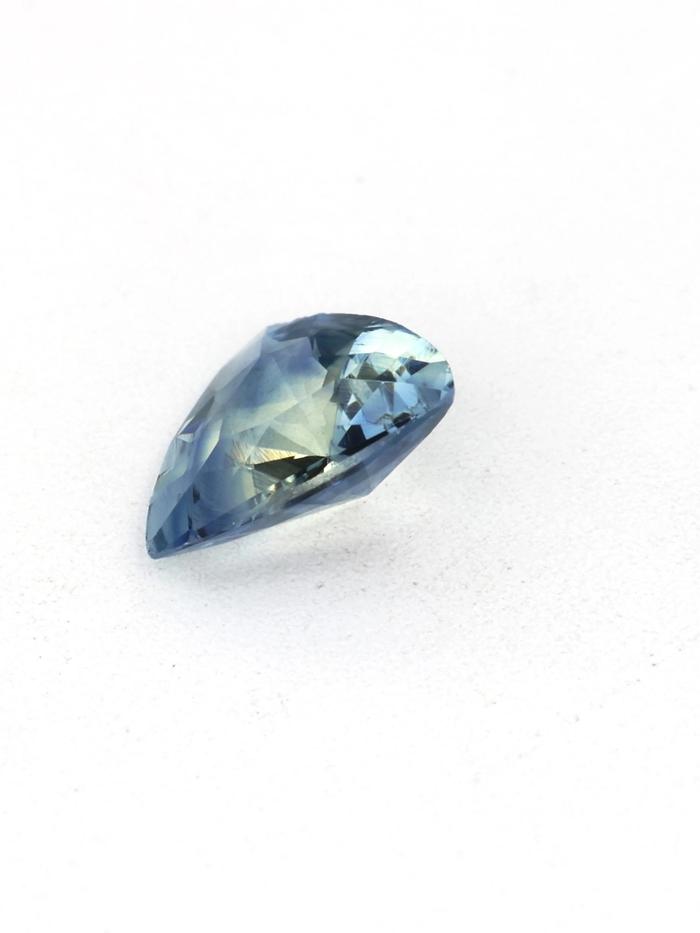 Nangi fine jewelry - blue gemstone in gold