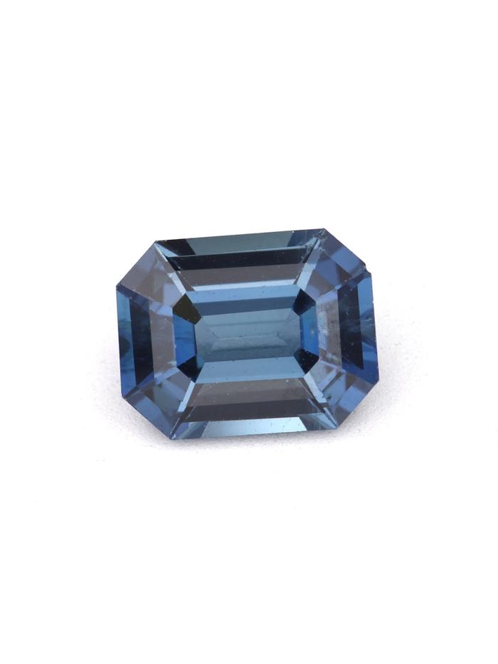 Nangi fine jewelry - blue sapphire gemstone in gold