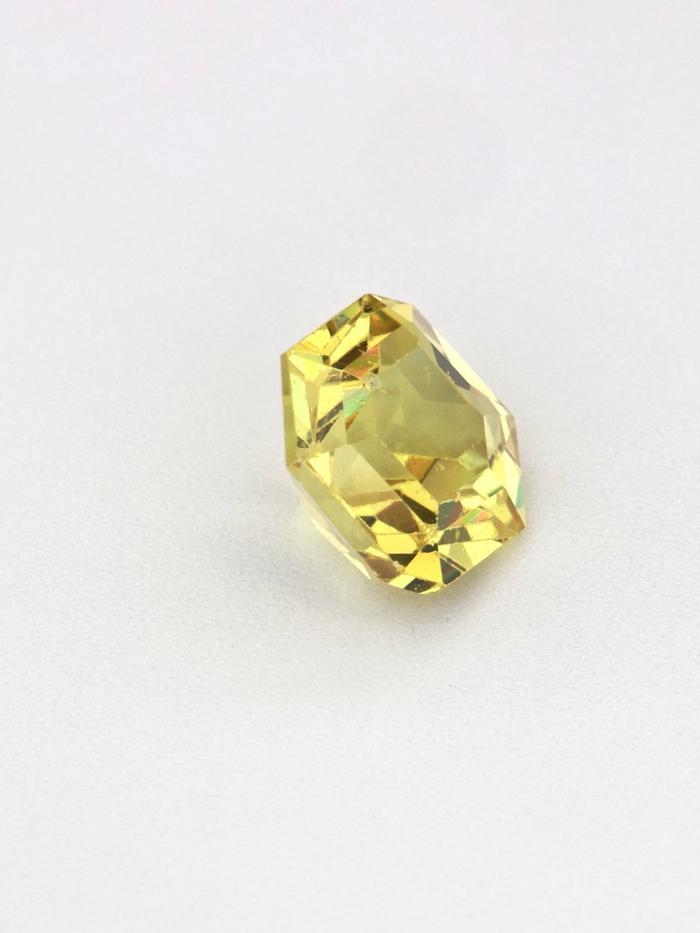 Nangi fine jewelry - yellow gemstone in gold