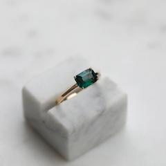 Nangi fine jewelry - green sapphire ring in yellow gold