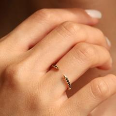 Nangi fine jewelry - black sapphire ring in yellow gold