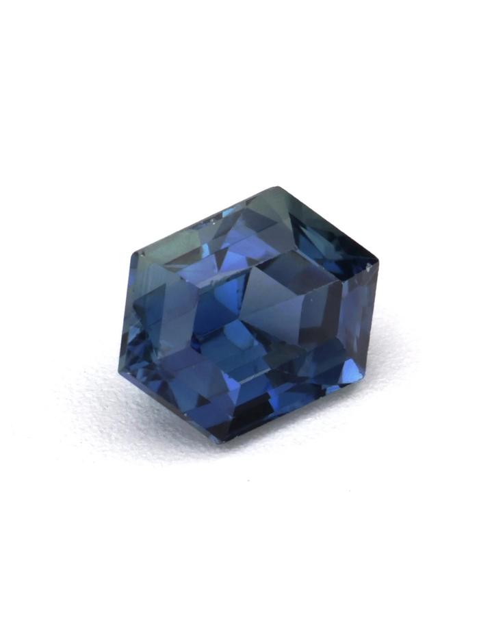 Nangi fine jewelry - blue gemstone in gold