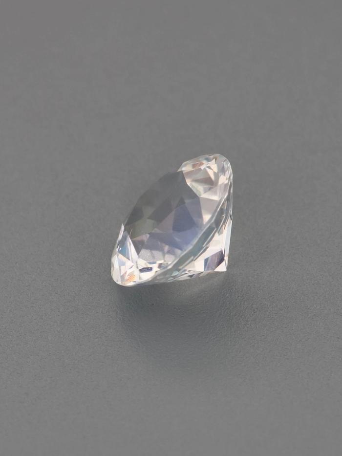 Nangi fine jewelry - white gemstone in gold