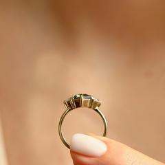 Nangi fine jewelry - green sapphire ring in yellow gold