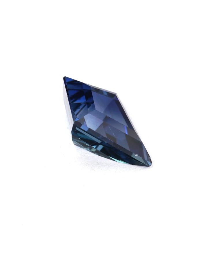 Nangi fine jewelry - blue gemstone in gold