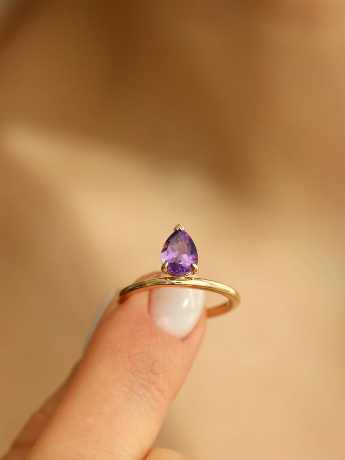 Nangi fine jewelry - purple amethyst ring in yellow gold