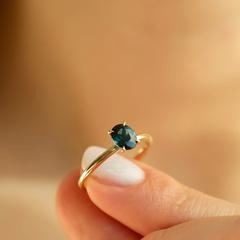 Nangi fine jewelry - blue sapphire ring in yellow gold