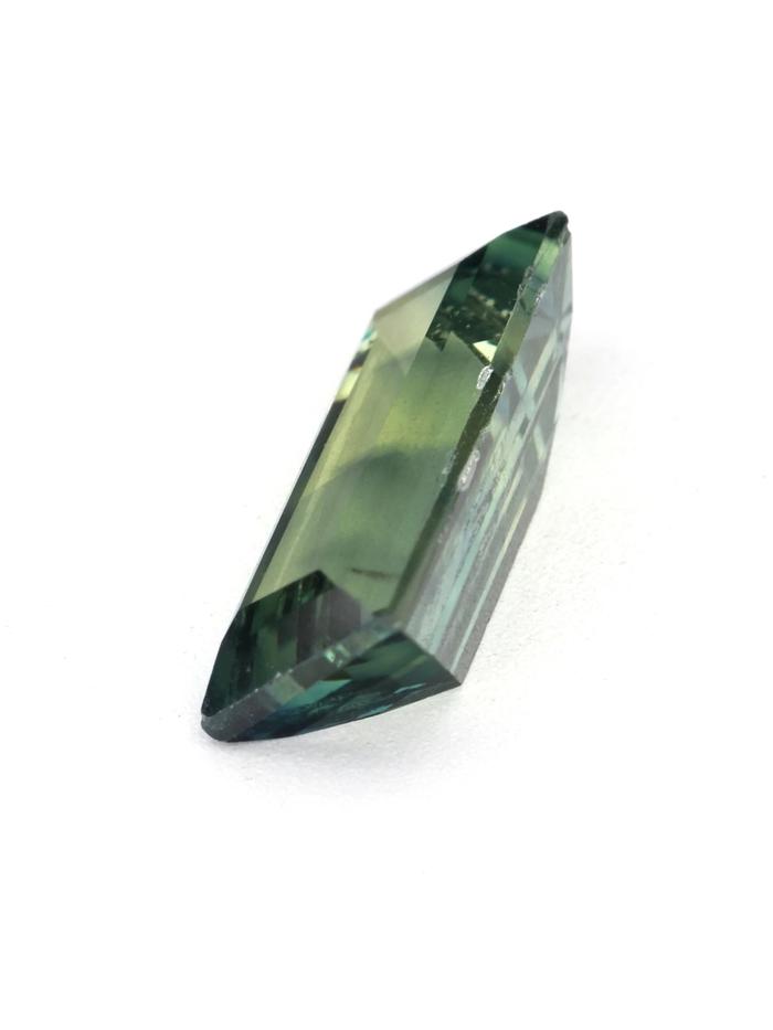 Nangi fine jewelry - green sapphire gemstone in gold