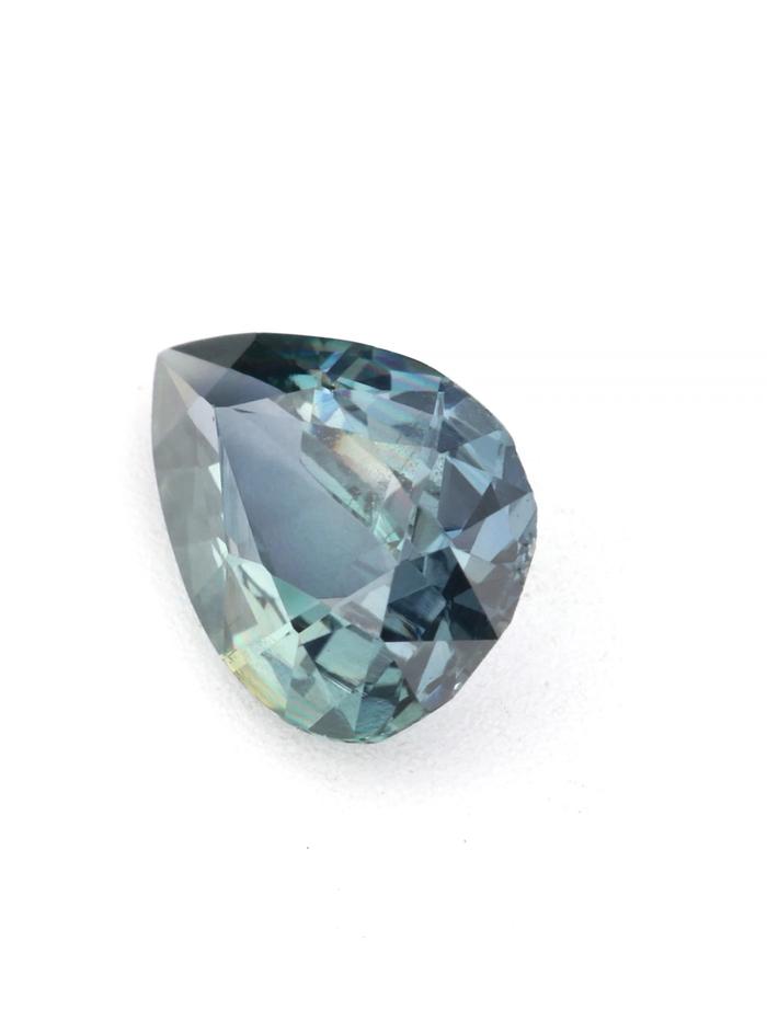 Nangi fine jewelry - teal / Peacock sapphire gemstone in gold