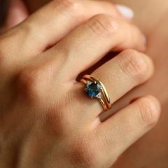 Nangi fine jewelry - teal / Peacock ring in yellow gold