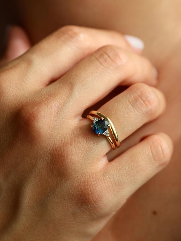 Nangi fine jewelry - teal / Peacock ring in yellow gold