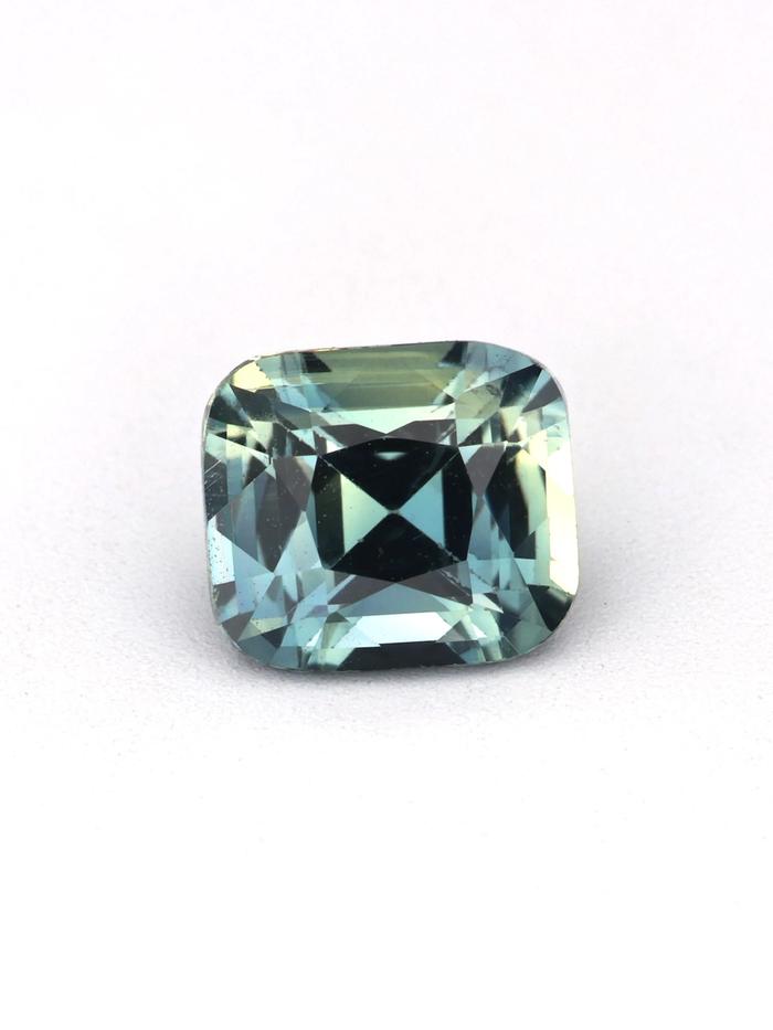 Nangi fine jewelry - green sapphire gemstone in gold