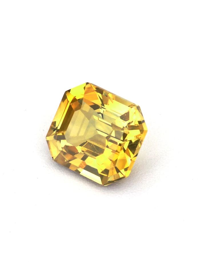 Nangi fine jewelry - yellow gemstone in gold