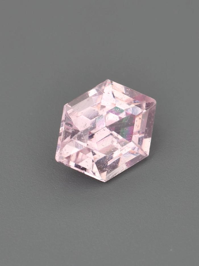 Nangi fine jewelry - pink gemstone in gold