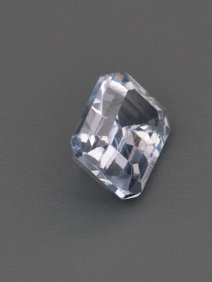 Nangi fine jewelry - blue gemstone in gold