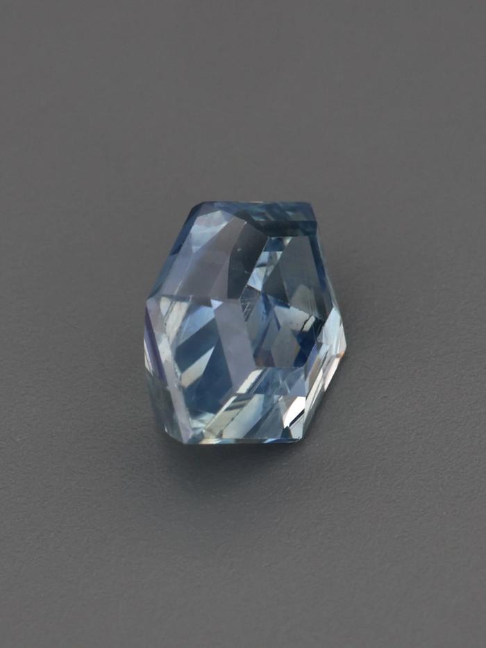 Nangi fine jewelry - blue gemstone in gold