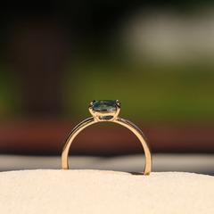 Nangi fine jewelry - green sapphire ring in yellow gold