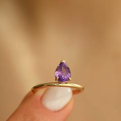 Nangi fine jewelry - purple amethyst ring in yellow gold