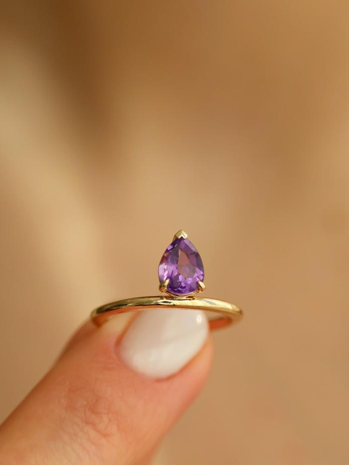 Nangi fine jewelry - purple amethyst ring in yellow gold