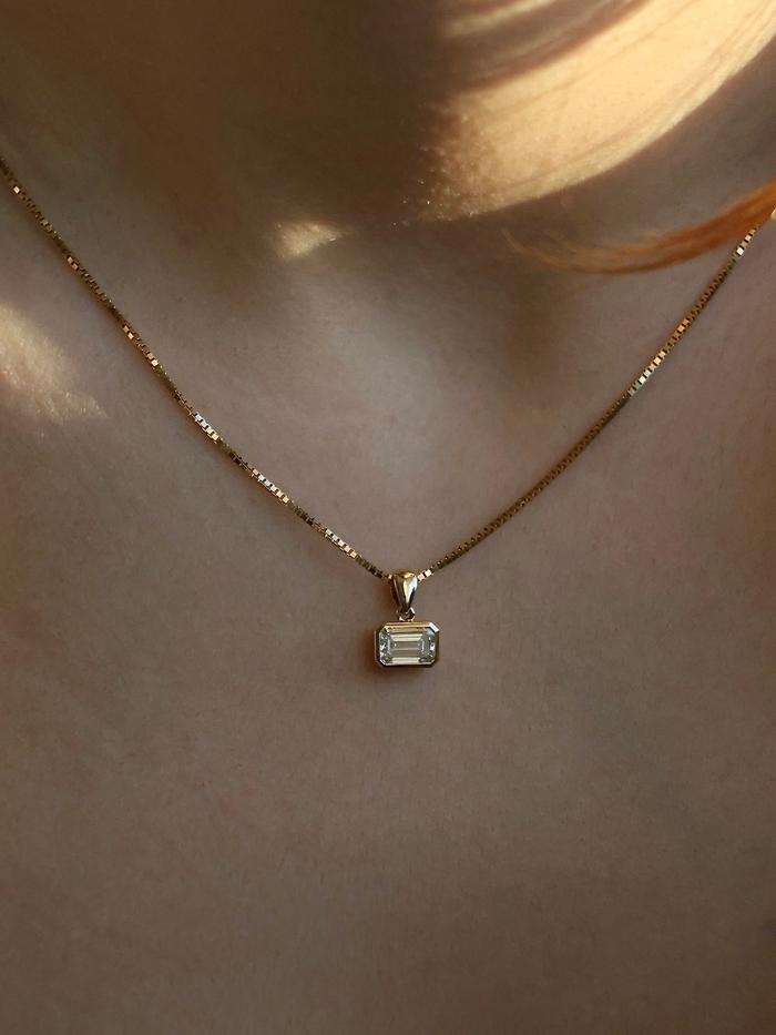 Nangi fine jewelry - white lab-grown diamond pendant in yellow gold