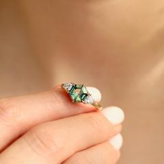 Nangi fine jewelry - green sapphire ring in yellow gold