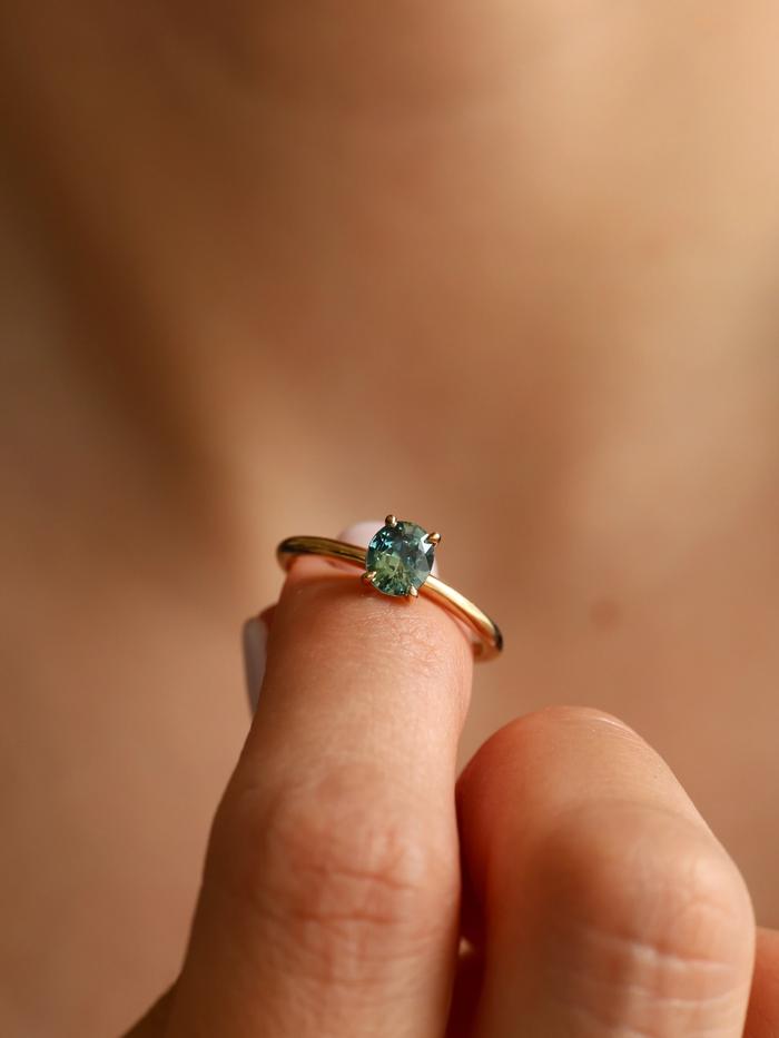 Nangi fine jewelry - green ring in yellow gold