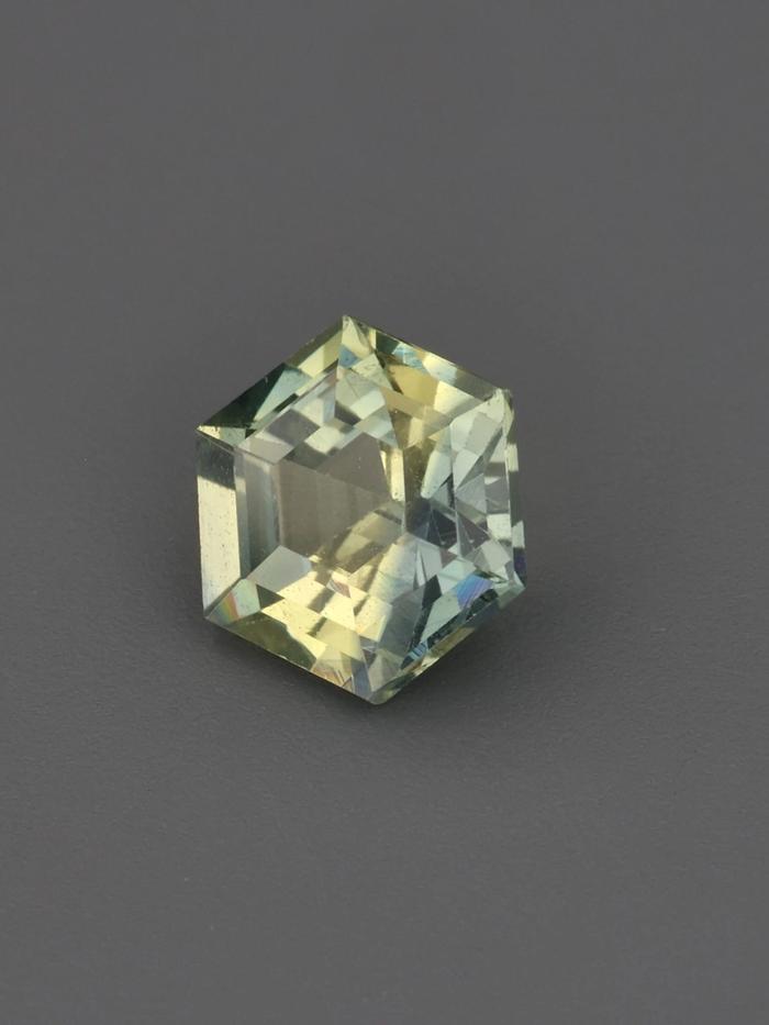 Nangi fine jewelry - green gemstone in gold