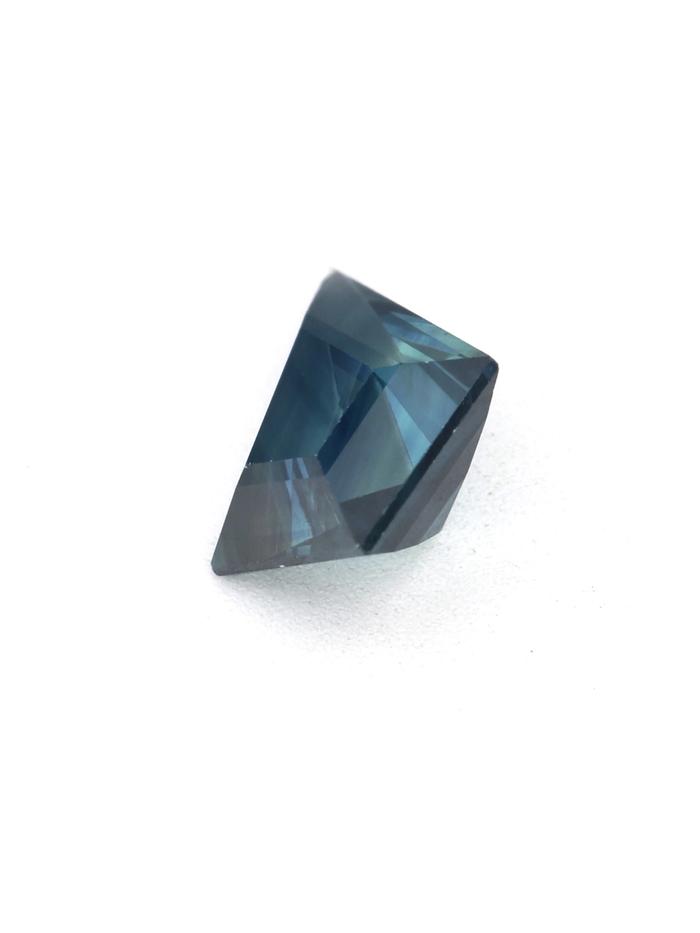 Nangi fine jewelry - blue gemstone in gold