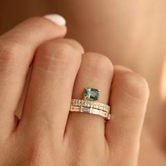 Nangi fine jewelry - teal / Peacock sapphire ring in yellow gold