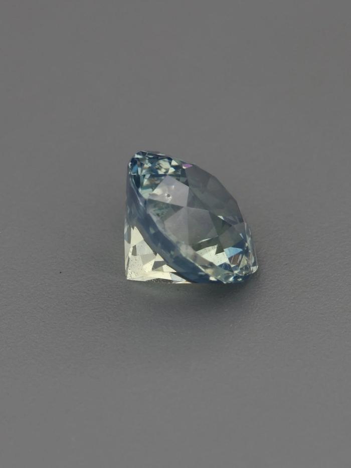 Nangi fine jewelry - green sapphire gemstone in gold