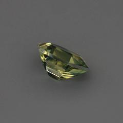 Nangi fine jewelry - green gemstone in gold