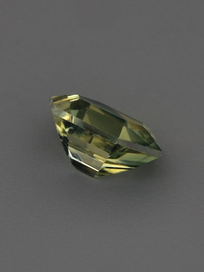 Nangi fine jewelry - green gemstone in gold