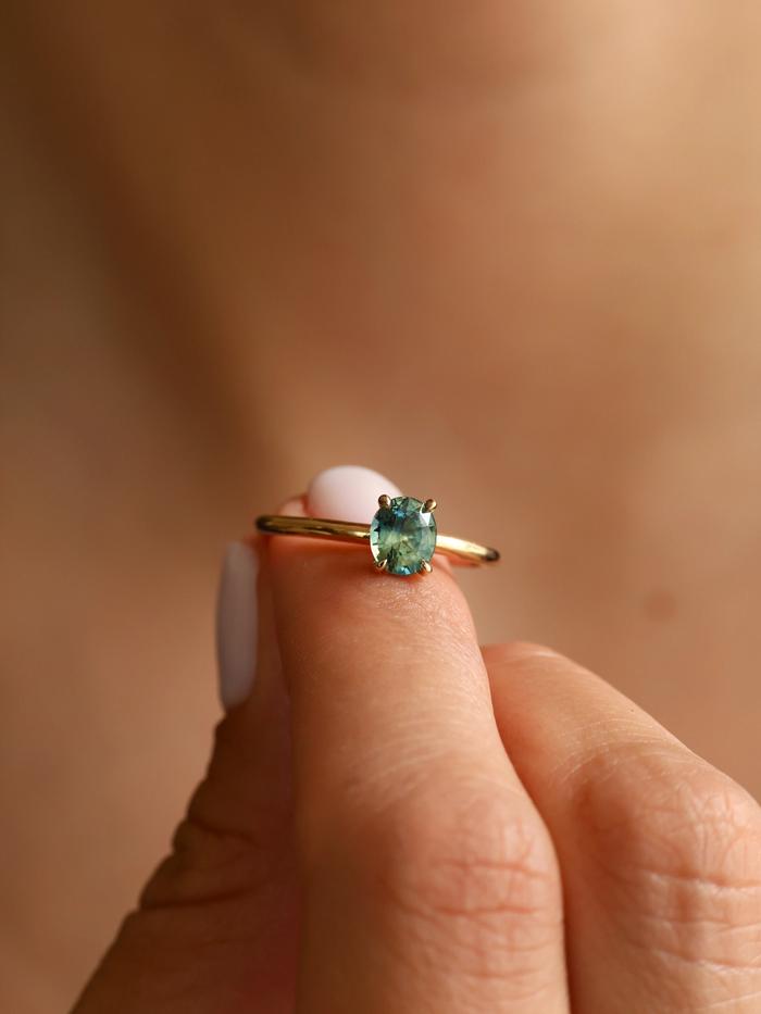 Nangi fine jewelry - green ring in yellow gold