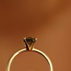 Nangi fine jewelry - teal / Peacock sapphire ring in yellow gold