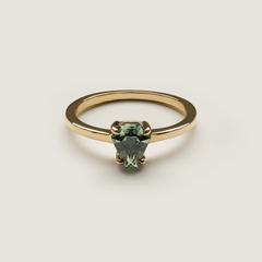 Nangi fine jewelry - green sapphire ring in yellow gold