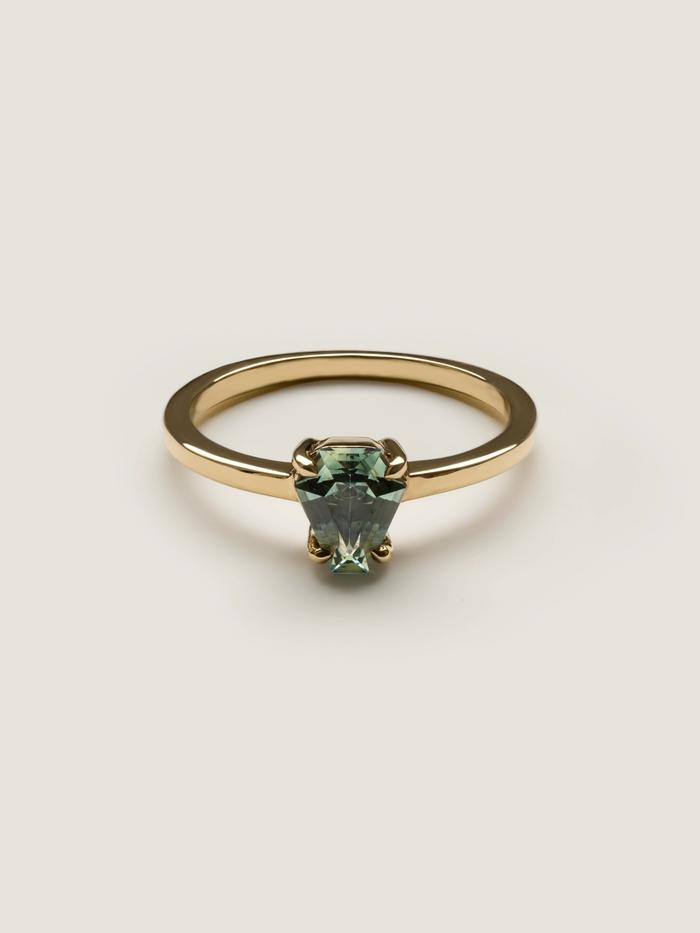 Nangi fine jewelry - green sapphire ring in yellow gold