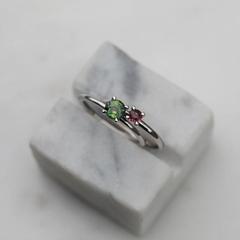 Nangi fine jewelry - green sapphire ring in white gold